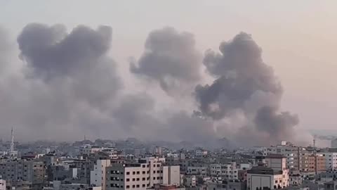 Heavy Israel airstrikes targeting the Azzaytoun neighborhood in Gaza 23.10.23