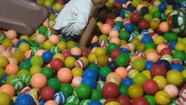 my 2 years old baby play at balls pool