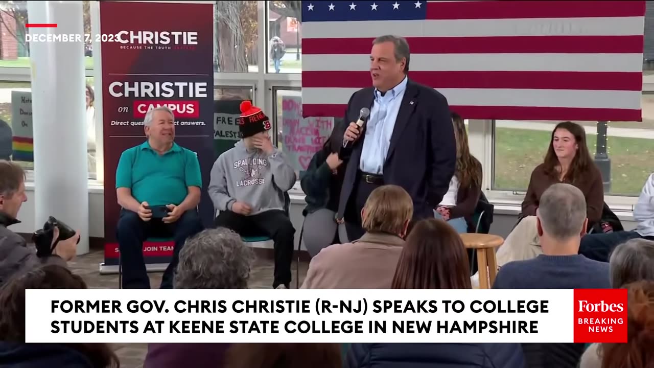 MUST WATCH- Chris Christie Reacts To Protester Giving Him The Finger At Town Hall In New Hampshire