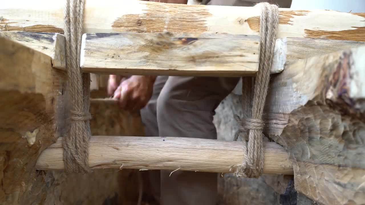 DUGOUT CANOE BUILD - Timelapse, by Outbackmike