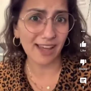 Teacher "Uncomfortable" With U.S. Flag Has Students Pledge to LGBT Flag Instead