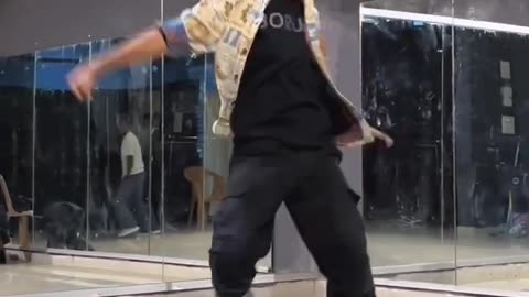 #viral #dance video # chammak challo #ra-one # shahrukhkhan