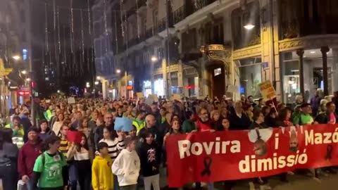 Spain： Thousands protest in Valencia over lack of schools after floods 11⧸23⧸2024