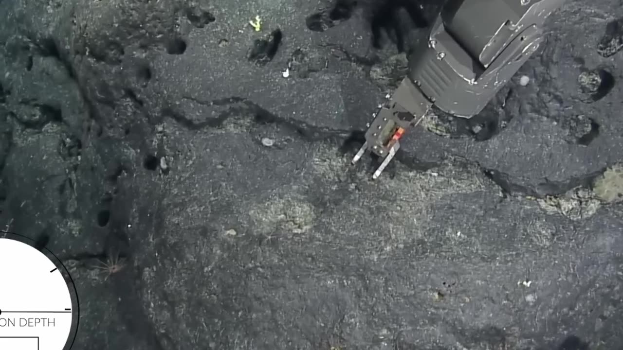 Discovering Manganese Crust: Underwater Sampling Adventure!