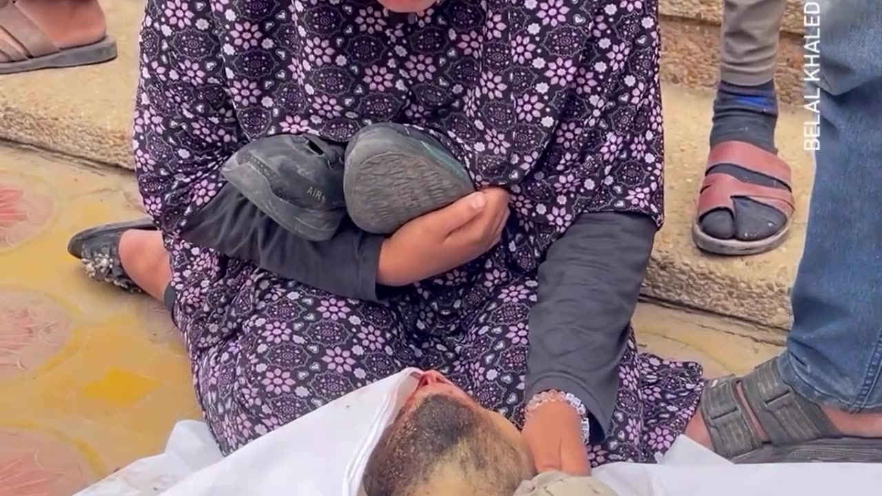 A wife bids farewell to her husband who was killed by Israeli bombardment in Gaza Strip. 10.12.23