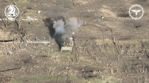 russian BMP-2 broke through into the village of berdychi but is halted by drone and mg fire