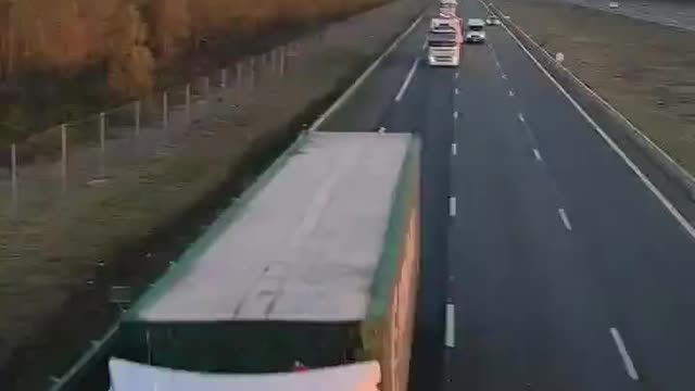 WATCH: A French freedom convoy on the move in Bordeaux