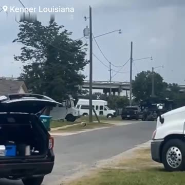 🚨#BREAKING: Law enforcement is on the scene of an active shooter #Kenner | #Louisiana
