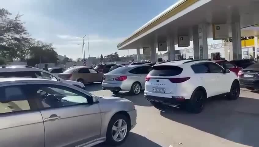 Long queues at GAS stations in Crimea