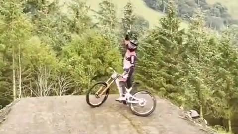 Extreme cycling! Do not imitate dangerous movements#mountainbikes #extremesports