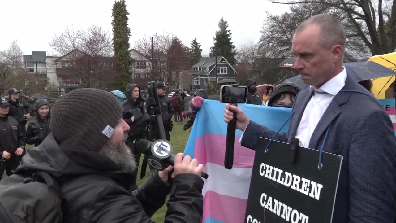 Transgender attacks peaceful protester - Vancouver PD laugh