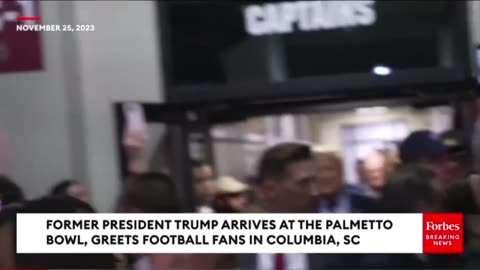 Is President Trump handing out popcorn 🍿!!!