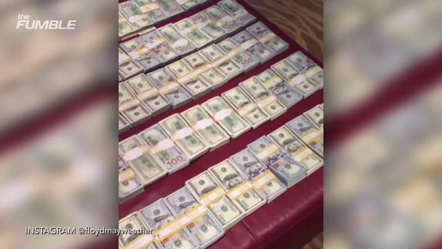 Floyd Mayweather Makes It Rain On 15 Strippers In A Hotel Room