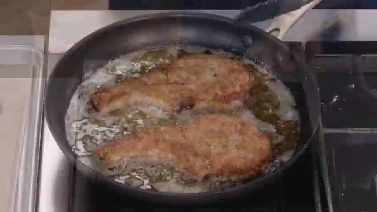 How to Make Pan-Fried Pork Chops with Milk Gravy