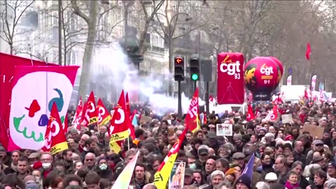 Paris protesters slam pension reforms(1)