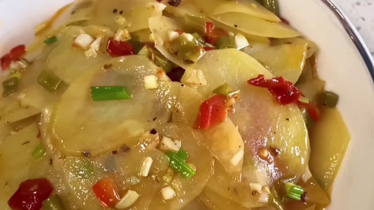 Potato chips cooked with pickled cabbage