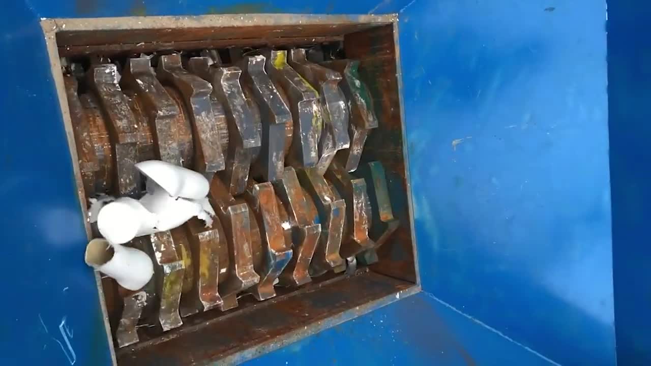 Extra-large and extra-thick steel ring vs. hydraulic press, which one will be damaged_