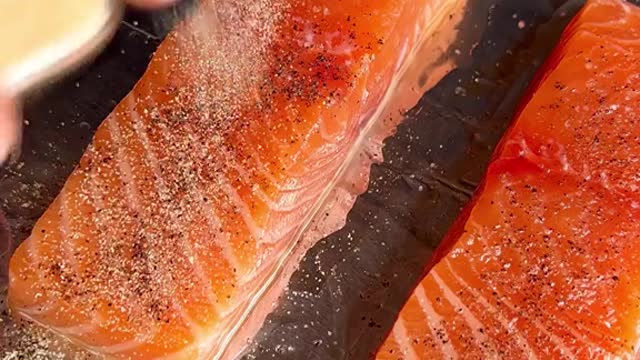 This salmon is sooo good and takes less than 15 minutes to make save this for later 😋