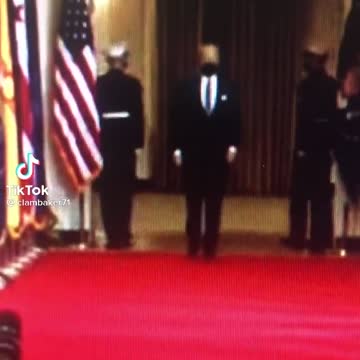 Marines doesn't salute Biden