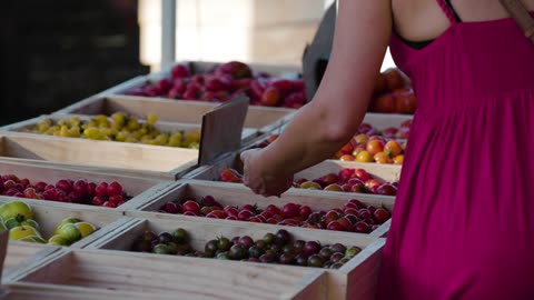 Shopping local market USA