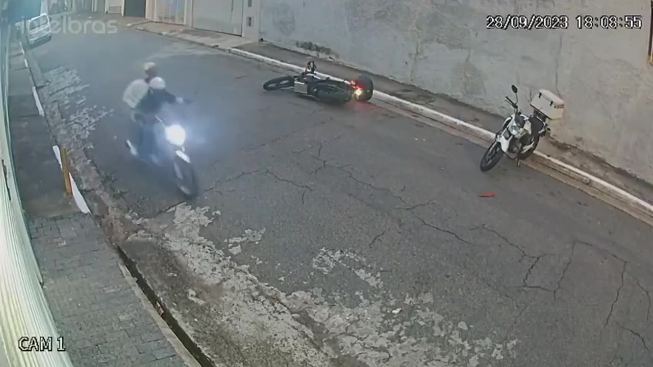 Man prevents his motorcycle from being stolen