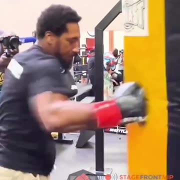 Undefeated Andrade throws lazer sharp combos on the heavy bag preparing for the benavidez fight