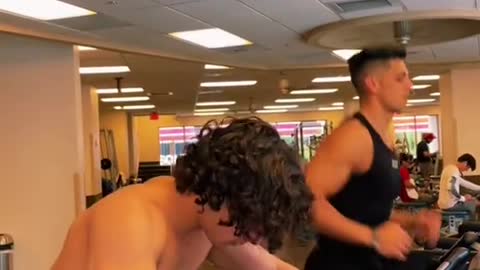 No one is safe from treadmill cat walk 😅