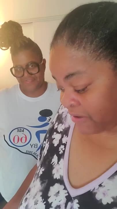 Bank teller offended by old man's filthy language #jokeoftheday