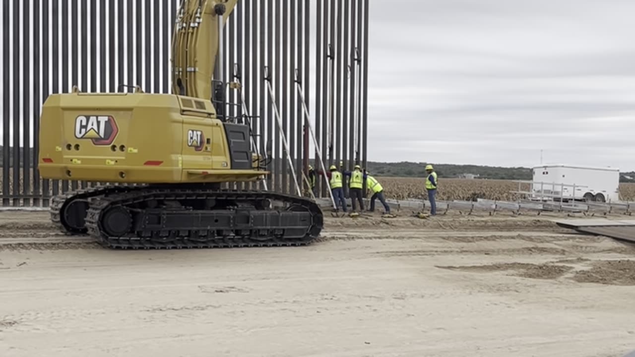 EXCLUSIVE: Texas Land Commissioner Installs Border Wall Panel For Jocelyn Nungaray