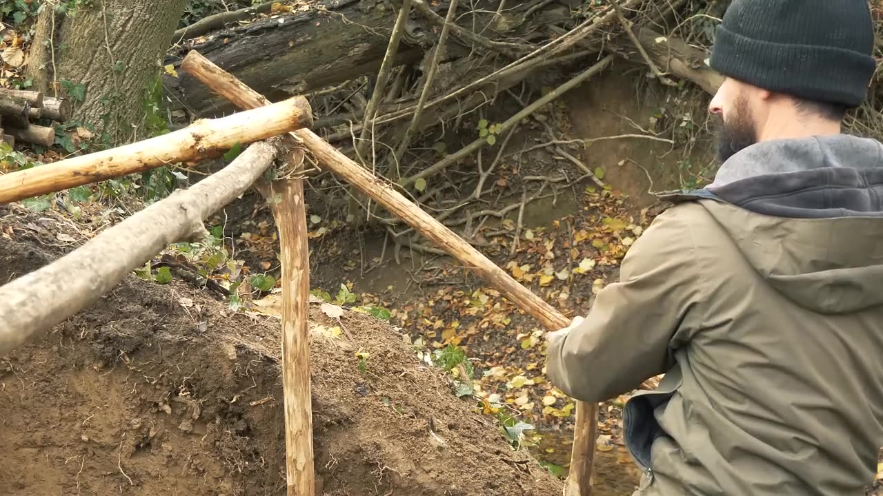 Building complete and warm survival shelter | Bushcraft earth hut, grass roof & fireplace with clay