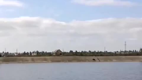 4 RU Su-25’s flying low