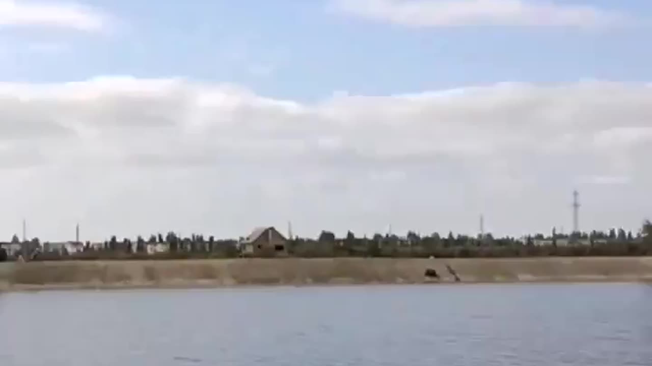 4 RU Su-25’s flying low