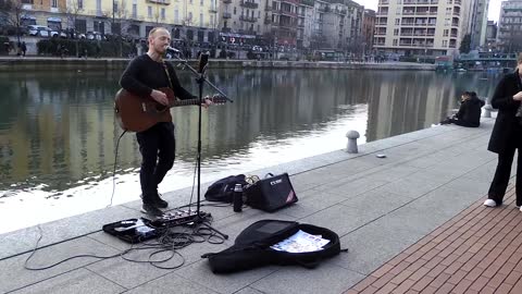 ARTISTA DI STRADA IN DARSENA