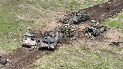 Column Of NATO Leopard-2A6s And M2 Bradleys Destroyed In Ukraine.