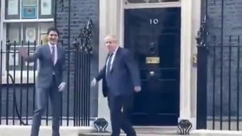 Excuse me rich pricks but where’s your masks 😷