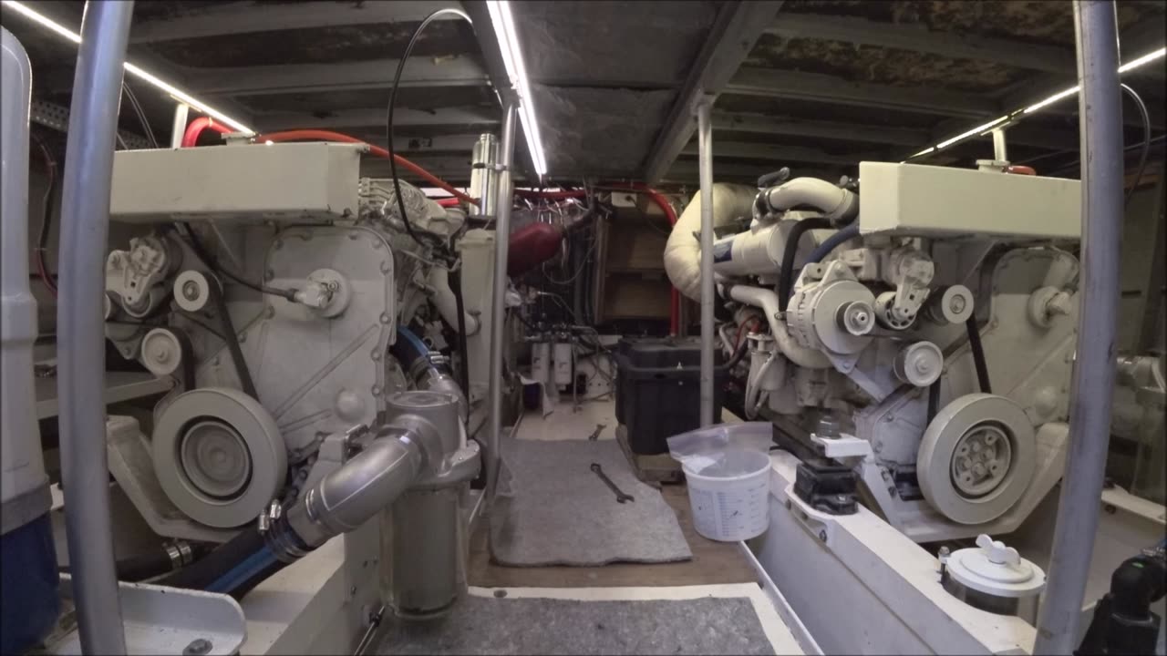 1969 Chris Craft Roamer In-water Cummins Test Run...FAIL
