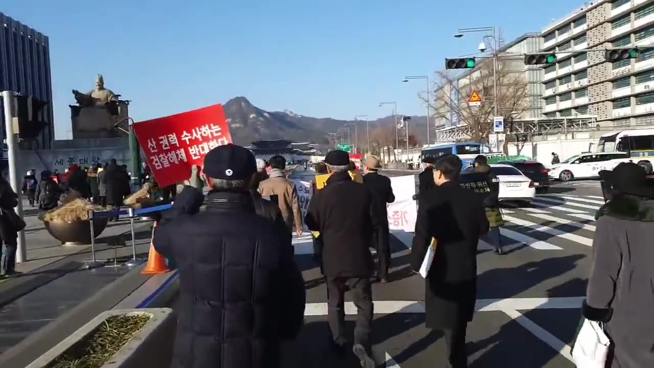 20200126_V3_S03(I70_jNDRJ0k)전국대학교수님들까지도 청와대로 행진을 하는걸 보니