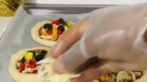 How to make delicious minni pizza's😋🍕