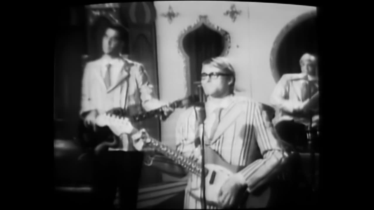 Nirvana - In Bloom (Official Music Video)