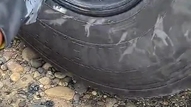 Wheel hub grinding and tire grinding