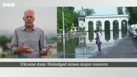 ‘Floating landmines’ warning as Ukrainians flee dam disaster