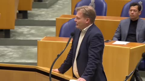 Omtzigt CONFRONTEERT VVD-minister met GEHEIME documenten! 'Dit kan echt niet!'