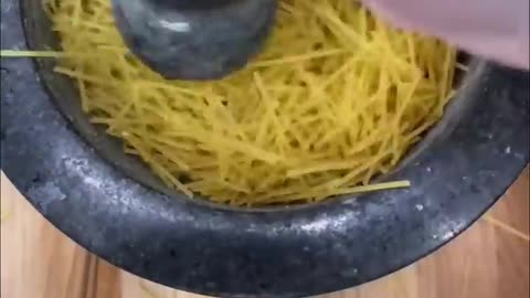 L Man makes pasta