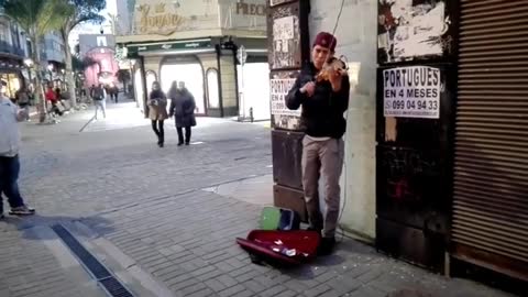 Violinist playing Argentinian tango "Por una cabeza", Ciudad Vieja, Montevideo