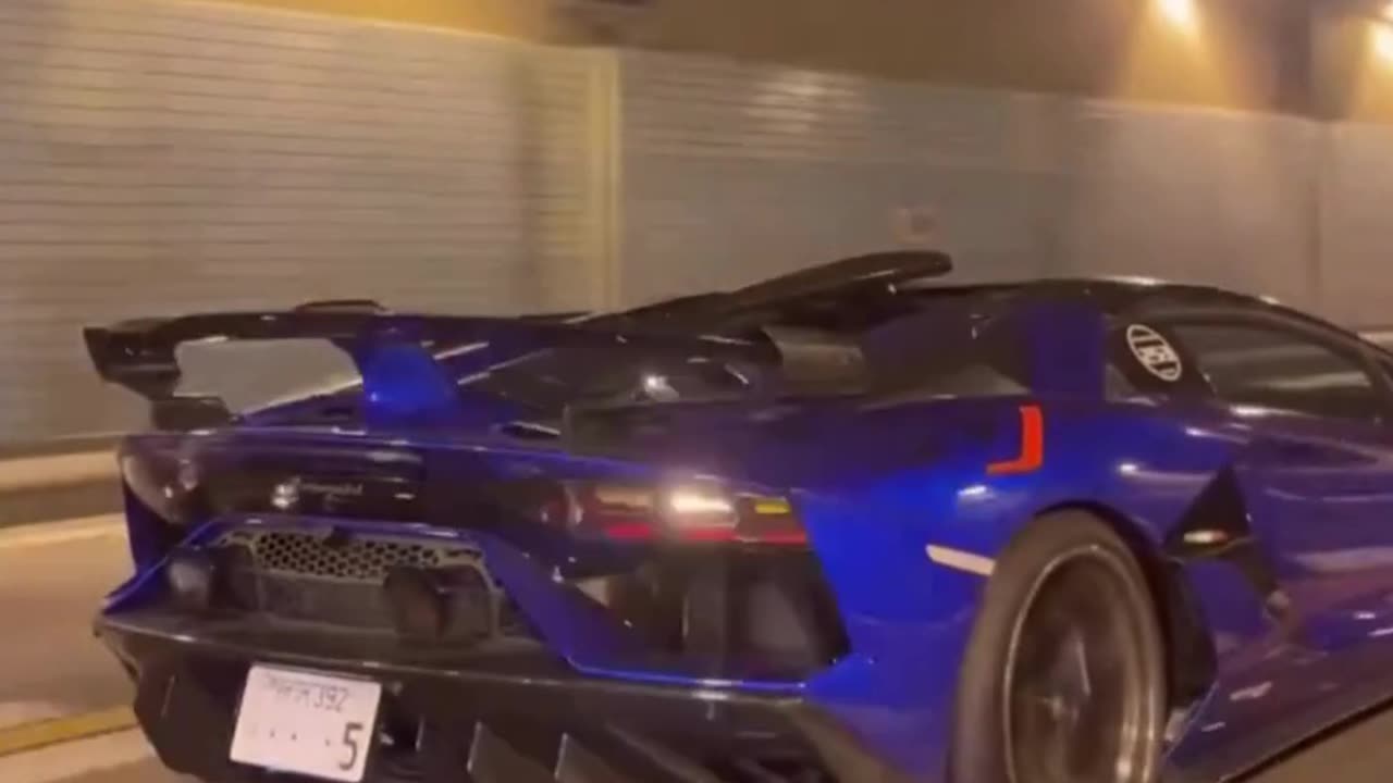 Tunnel Runs 🔥 🔥 Lamborghini Aventador 😈