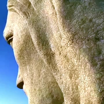 Olhando a Cidade do RJ pelo braço do Cristo Redentor