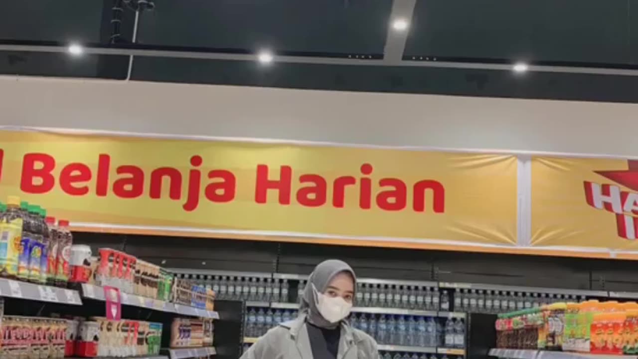 Aisah went to the market to shop