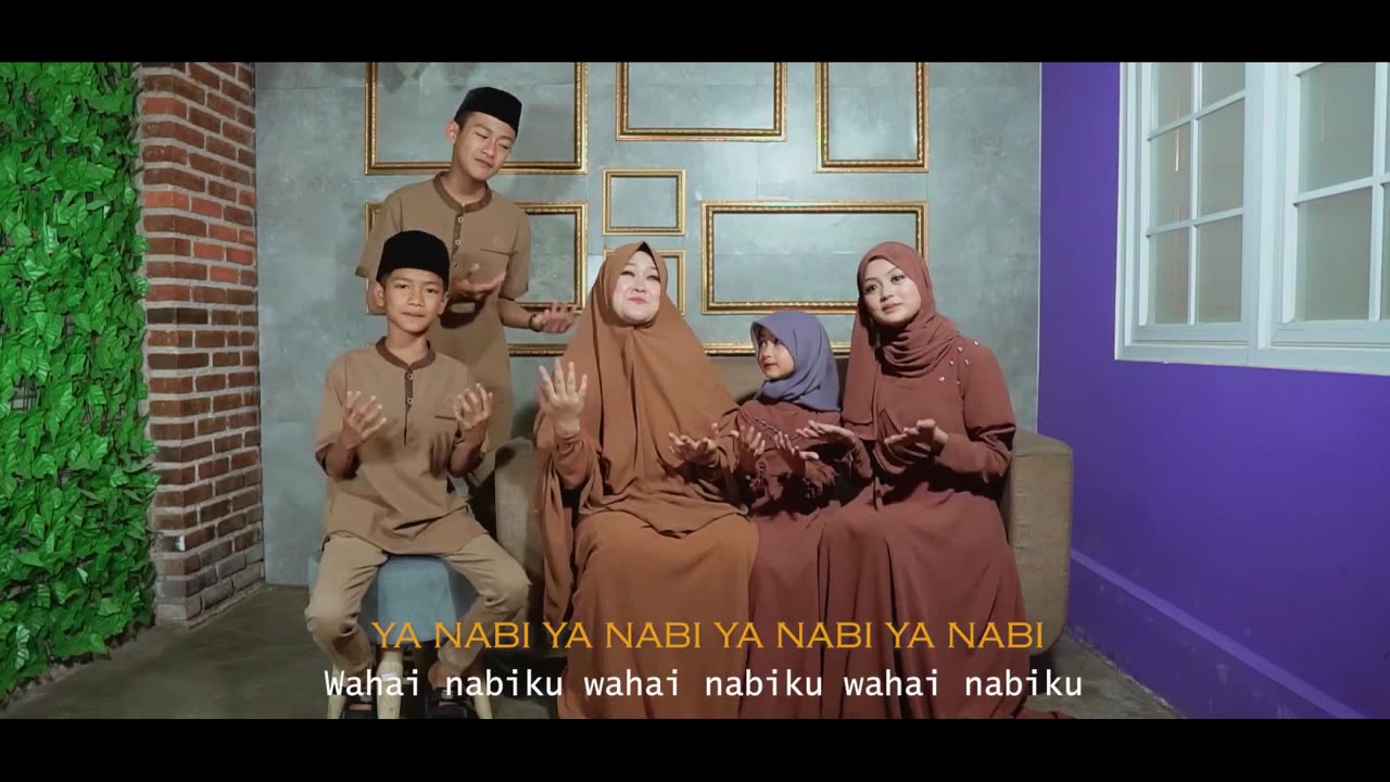 Hj. Riri Anjani & Kidos - Isyfa'lana