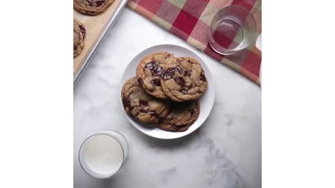 CHEWY CHOCOLATE CHIP COOKIES