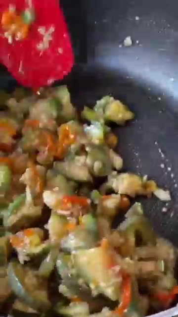Stir Fry Apple Aubergine or Jukut Tuung Megoreng🙏🏽😊 #bali #stirfry #appleaubergine #tuungmegoreng